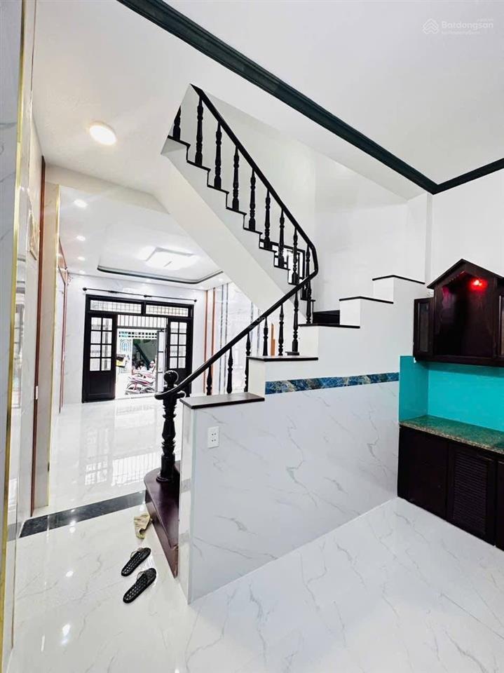 Cô hà đi định cư bán gấp nhà dt 70,2m2 bùi văn batân thuận đôngquận 7. gần chợ bùi văn ba 500m