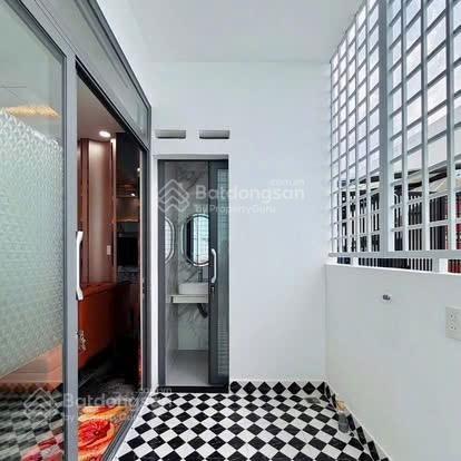 Nhà bán đường nguyễn gia tríbình thạnh, ôtô tới cửa, gần trường hutech, 80m2, cho thuê 22tr