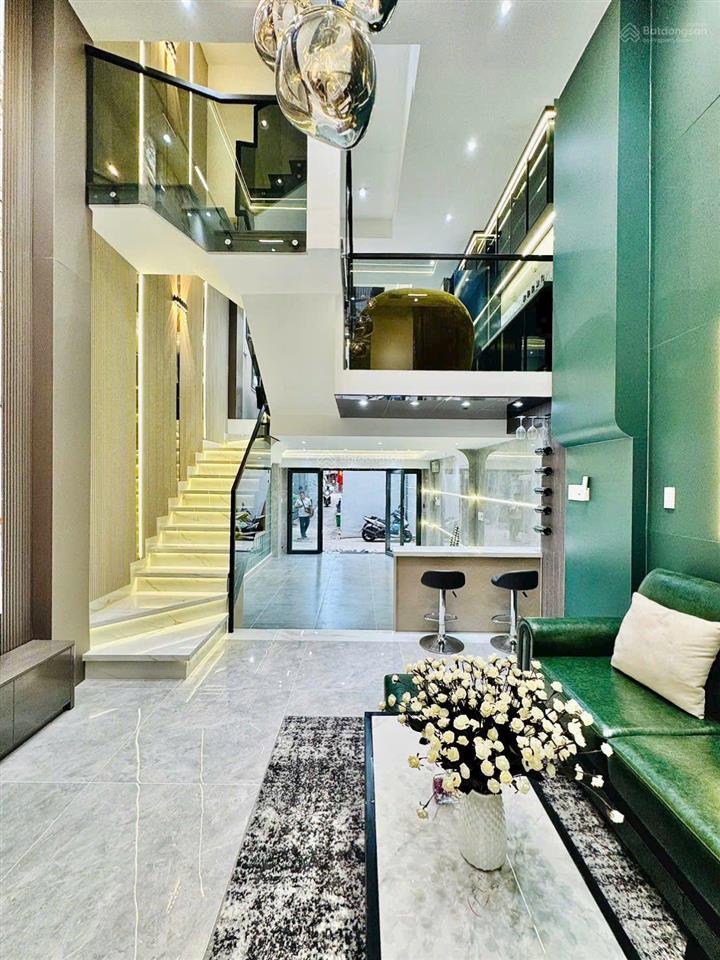 Trung tâm quận 5 đường trần hưng đạo hai ôtô né nhau, 3tỷ450 dt 81m2 (4,6mx17,5m), gần chợ cao đạt