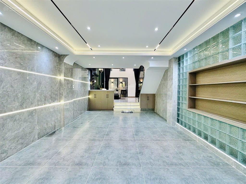 Trung tâm quận 5 đường trần hưng đạo hai ôtô né nhau, 3tỷ450 dt 81m2 (4,6mx17,5m), gần chợ cao đạt