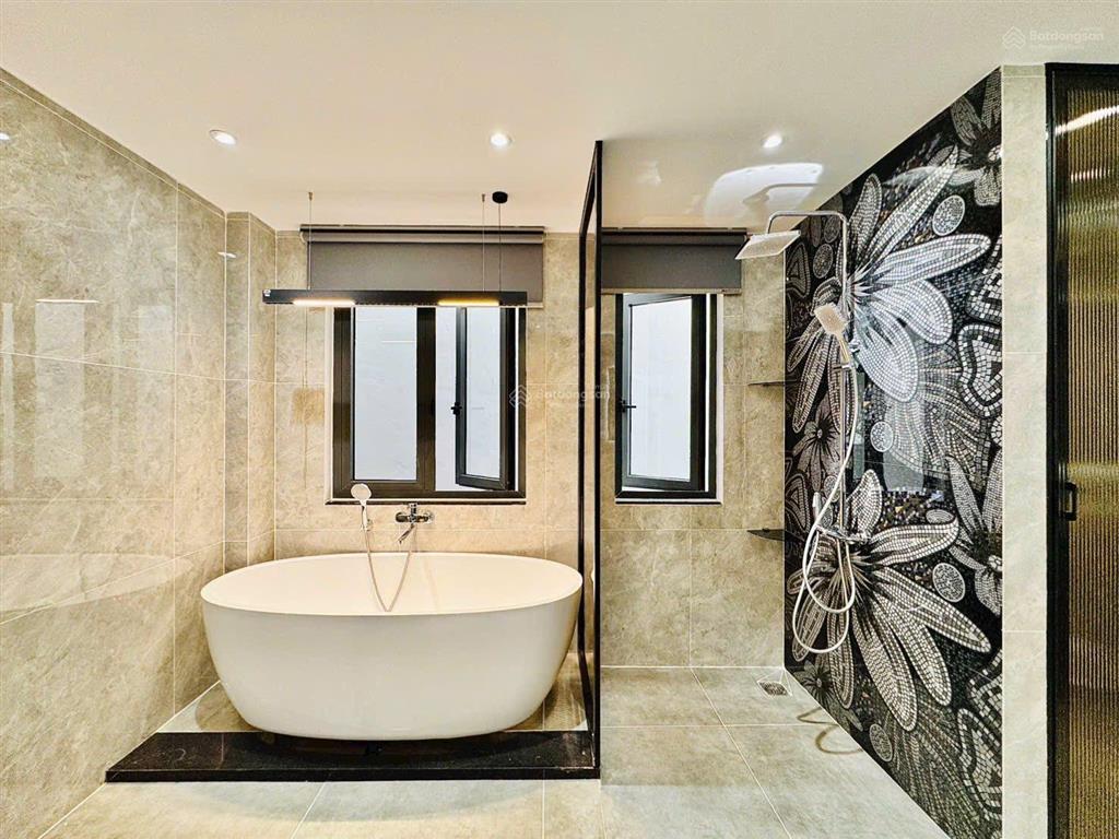 Trung tâm quận 5 đường trần hưng đạo hai ôtô né nhau, 3tỷ450 dt 81m2 (4,6mx17,5m), gần chợ cao đạt