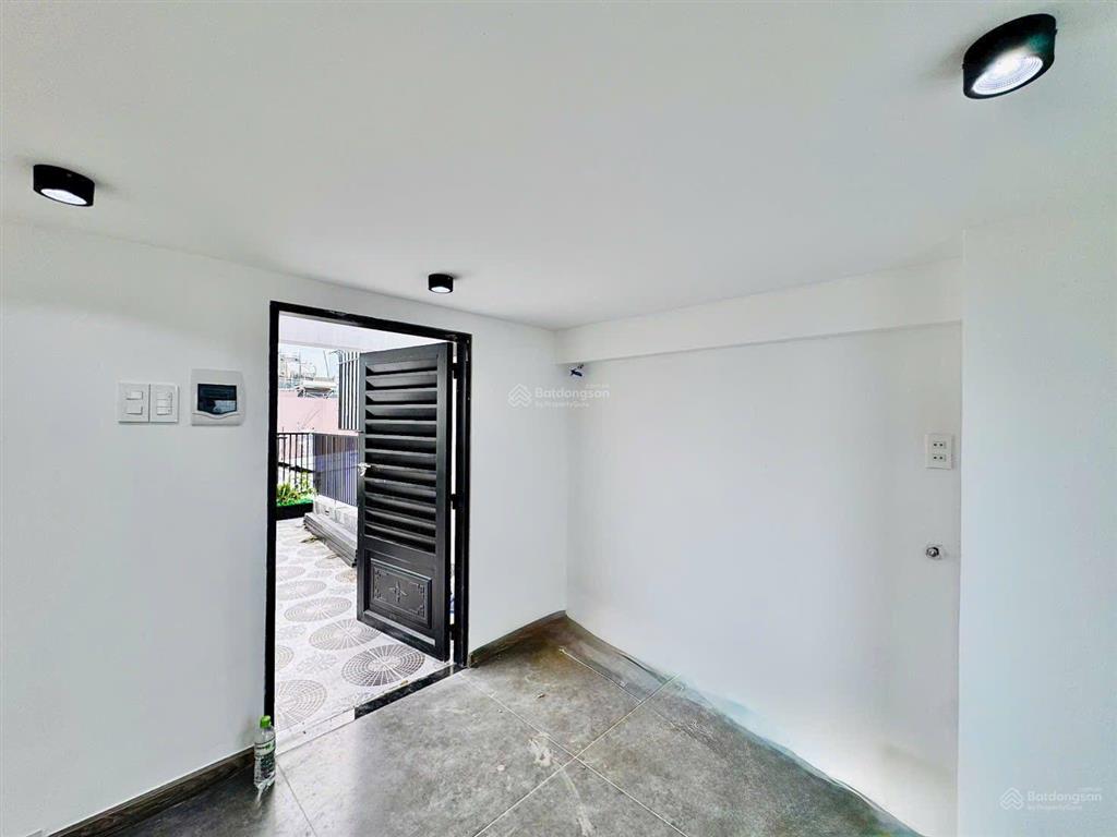 Trung tâm quận 5 đường trần hưng đạo hai ôtô né nhau, 3tỷ450 dt 81m2 (4,6mx17,5m), gần chợ cao đạt