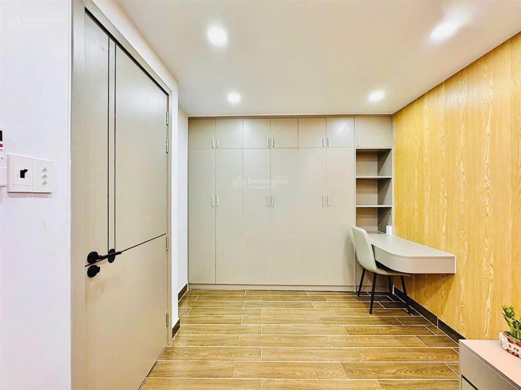 Đoàn văn bơ  quận 4, dt 74m2 (3pn  4nvs) giá 3tỷ320 xe hơi tới cửa, gần chợ xóm chiếu