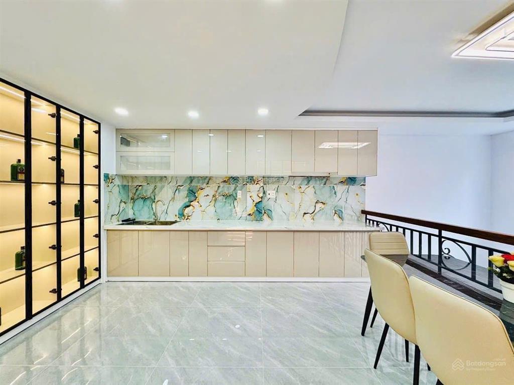 Đoàn văn bơ  quận 4, dt 74m2 (3pn  4nvs) giá 3tỷ320 xe hơi tới cửa, gần chợ xóm chiếu