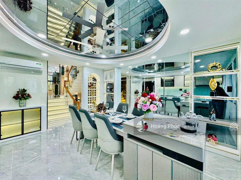 Ngay chợ bàn cờ đường nguyễn đình chiểu  quận 3, giá 4tỷ050 hiện đang cho thuê 27 triệu/tháng