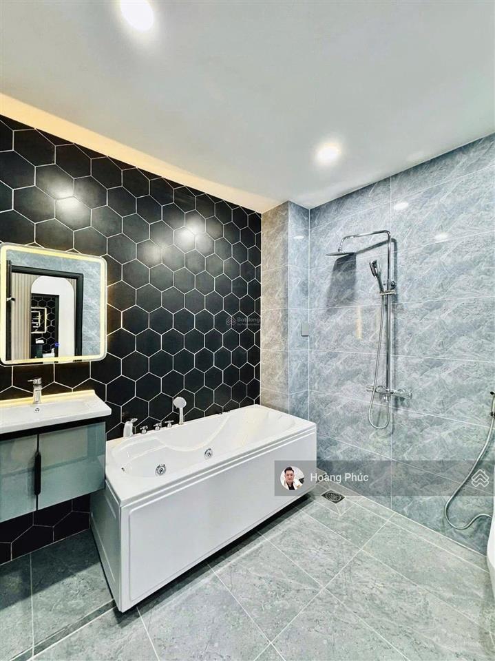 Bán gấp nhà đường nguyễn hữu cảnh  bình thạnh, 4tỷ100/83m2 chính chủ, vài phút là tới landmark 81