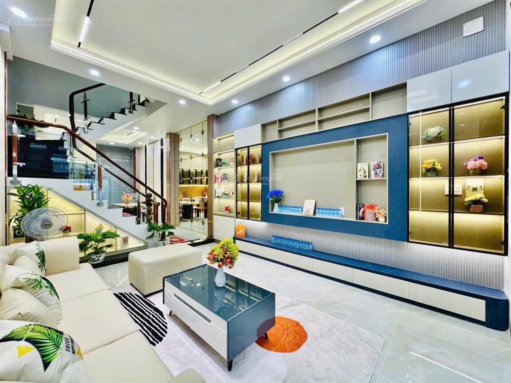 Bán nhà 4 tấm dt 80m2, giá 3tỷ150 chính chủ, ôtô vào nhà, đường hậu giang  quận6, sát chợ bình tây