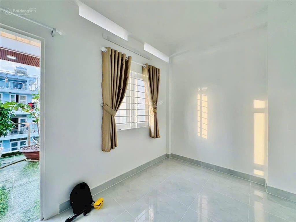 Bán nhà 4 tấm dt 80m2, giá 3tỷ150 chính chủ, ôtô vào nhà, đường hậu giang  quận6, sát chợ bình tây