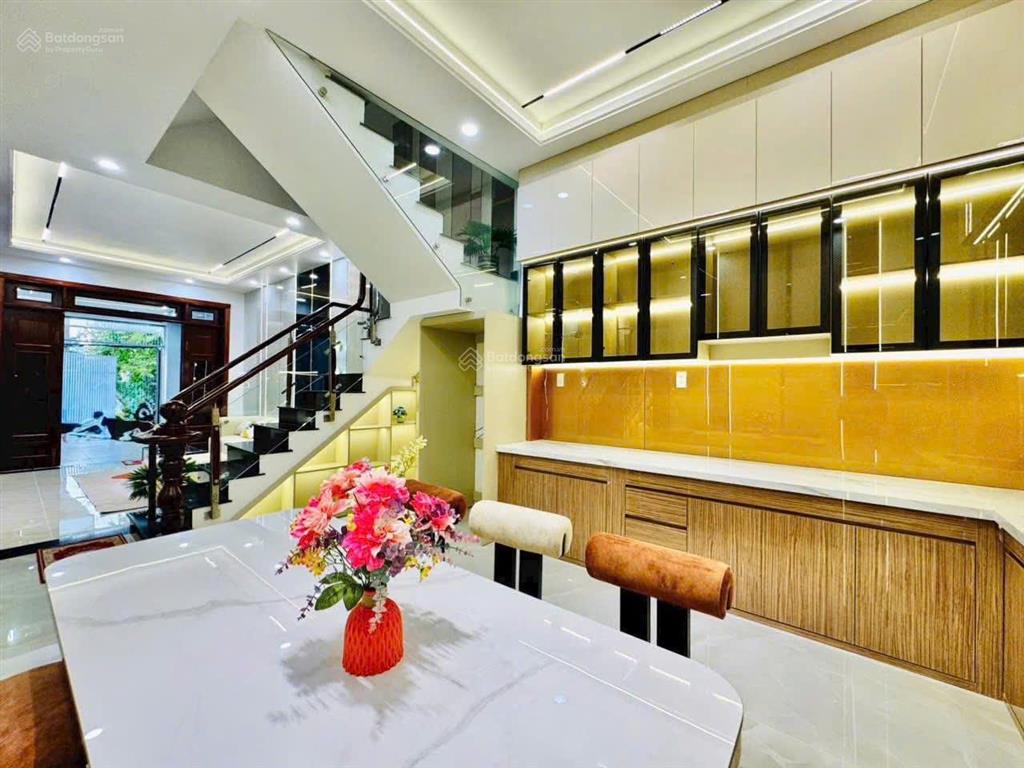 Bán nhà 4 tấm dt 80m2, giá 3tỷ150 chính chủ, ôtô vào nhà, đường hậu giang  quận6, sát chợ bình tây