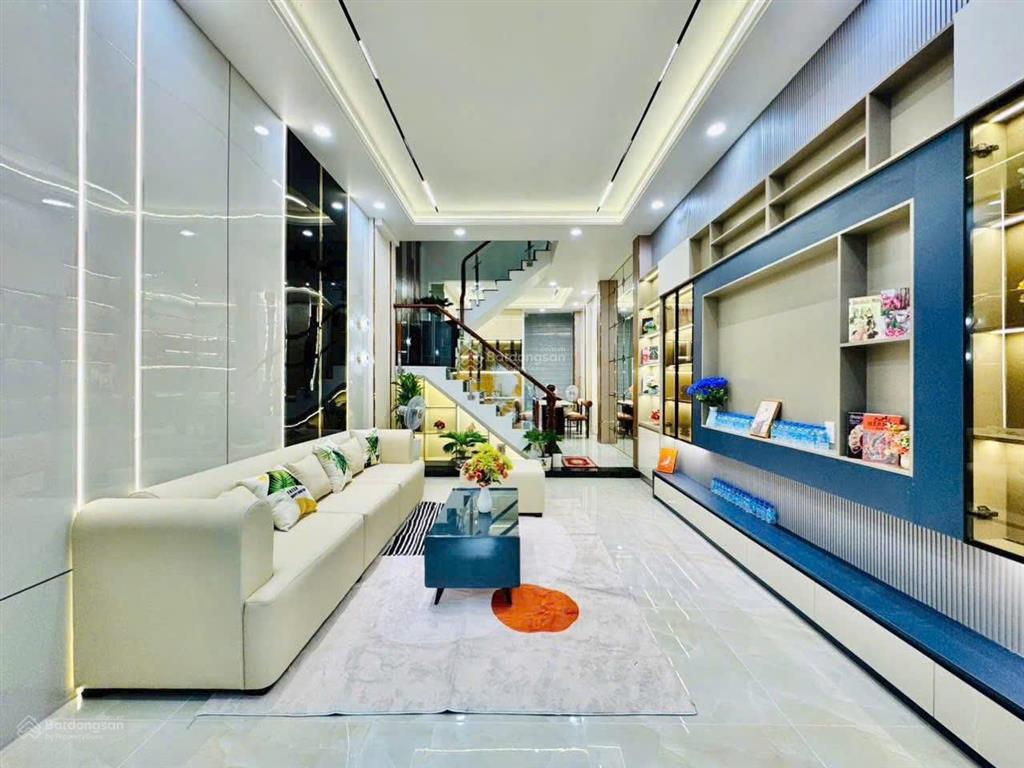 Bán nhà 4 tấm dt 80m2, giá 3tỷ150 chính chủ, ôtô vào nhà, đường hậu giang  quận6, sát chợ bình tây