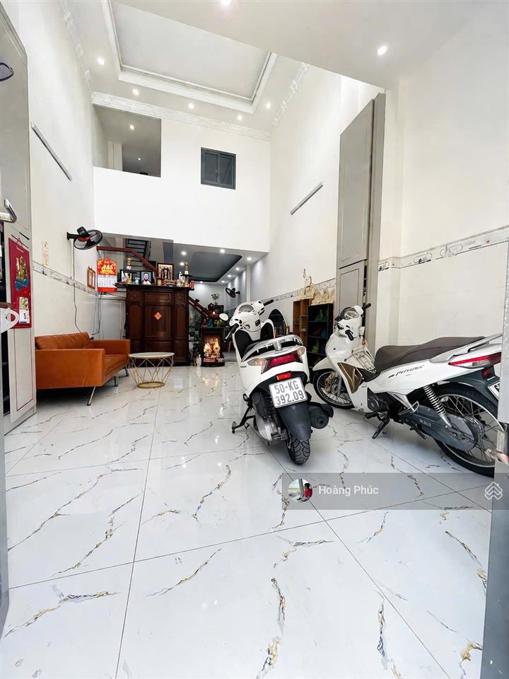 Bán nhà gần công viên quận 9 đường xe hơi trương văn hải, giá 2tỷ250, dt63m2, thông ra lê văn việt