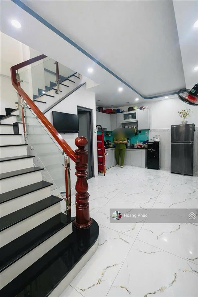 Bán nhà gần công viên quận 9 đường xe hơi trương văn hải, giá 2tỷ250, dt63m2, thông ra lê văn việt