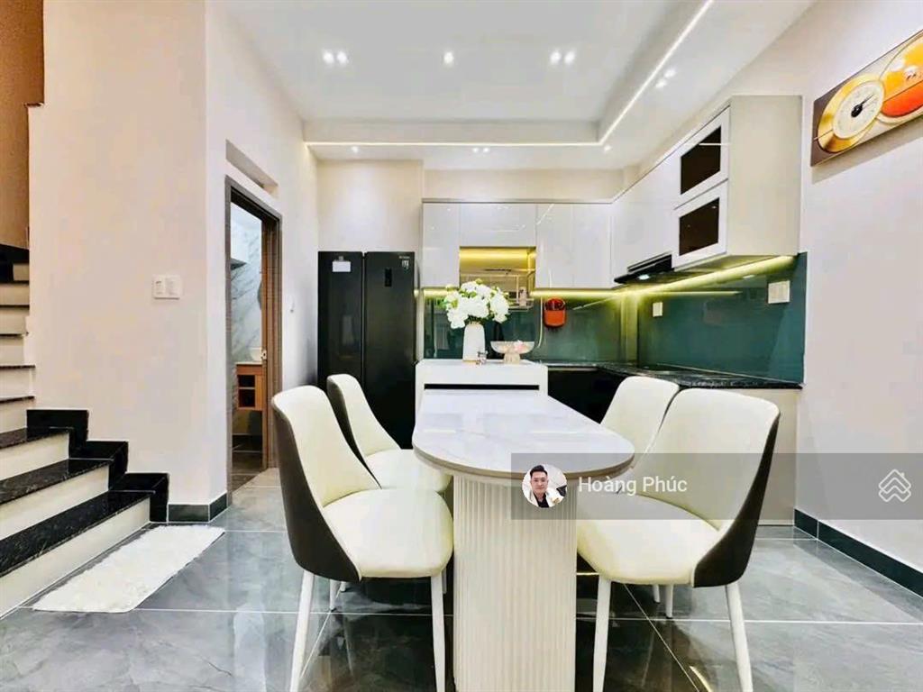 Giá 2tỷ520 chính chủ bán nhà sổ riêng 65m2, đường hồ bá phấn  q9,gần trường tư thục ngô thời nhiệm