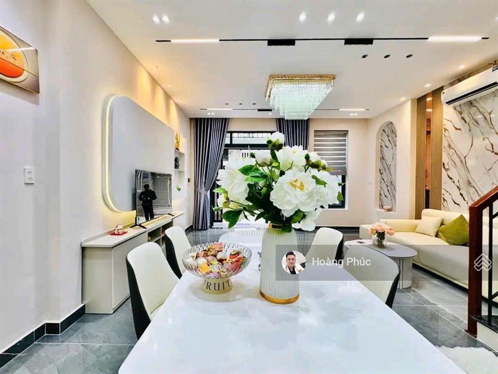 Giá 2tỷ520 chính chủ bán nhà sổ riêng 65m2, đường hồ bá phấn  q9,gần trường tư thục ngô thời nhiệm