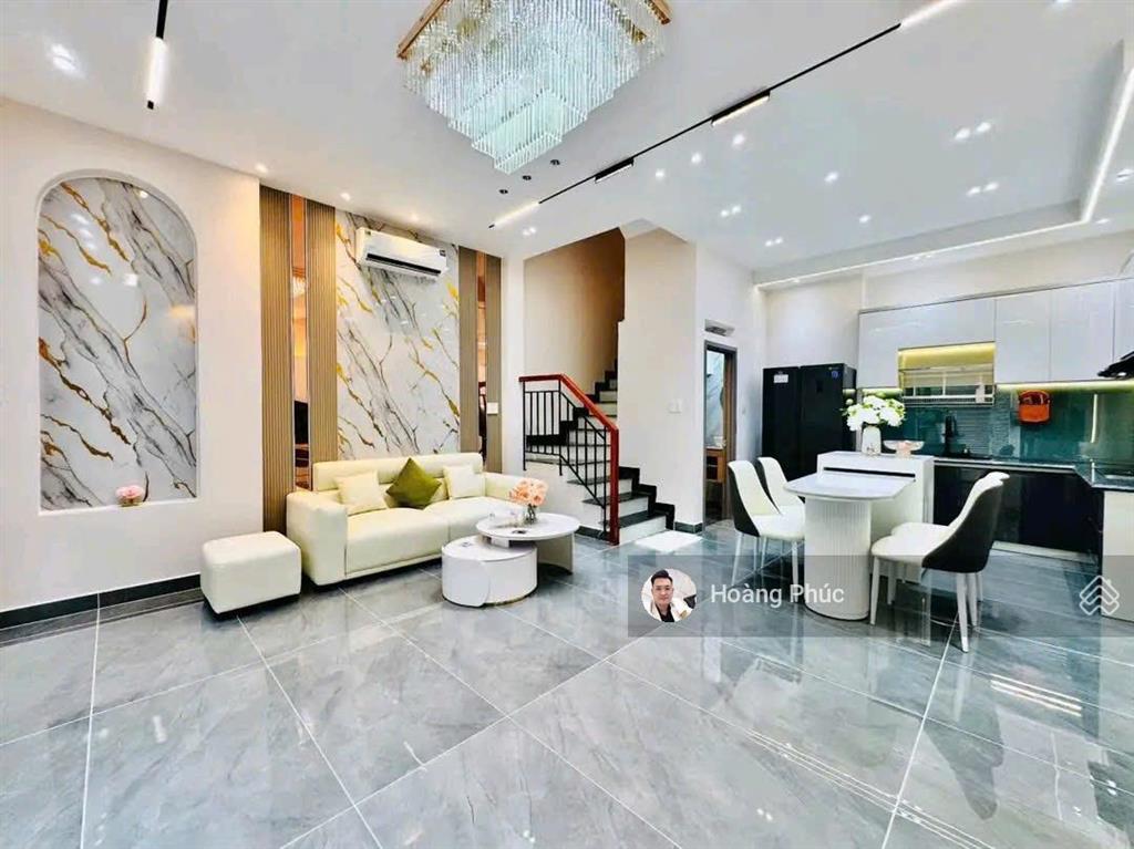 Giá 2tỷ520 chính chủ bán nhà sổ riêng 65m2, đường hồ bá phấn  q9,gần trường tư thục ngô thời nhiệm
