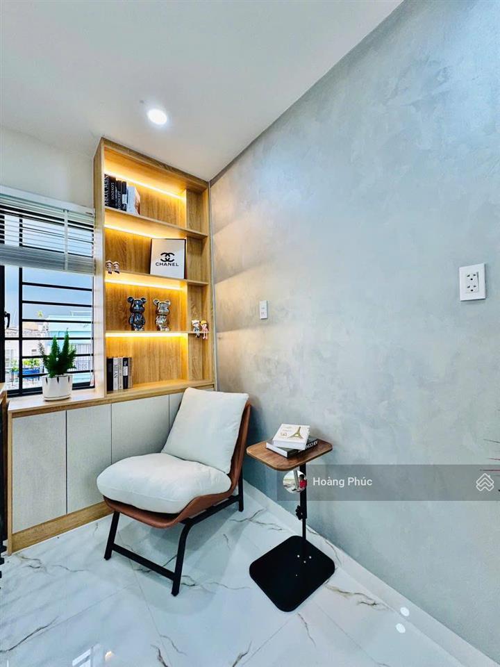 Hạ giá kịch sàn căn nhà đường trần thị điệuq9 hẽm 1/ 5m cách mặt tiền đường 30m, giá 3tỷ050/80m2