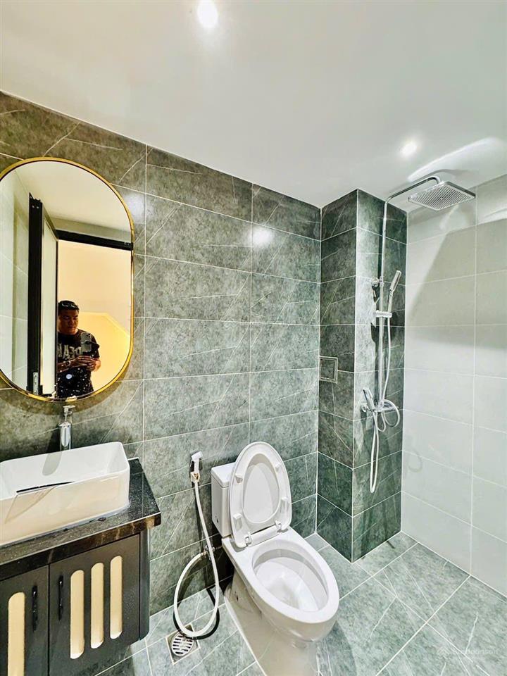 Trung tâm quận 5 đường trần hưng đạo hai ôtô né nhau, 3tỷ250 dt 81m2 (4,6mx17,5m), gần chợ cao đạt
