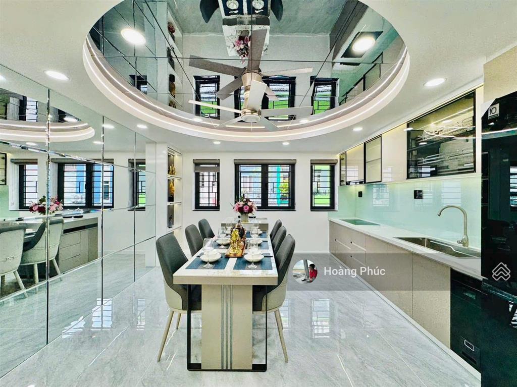 Chuyển nơi ở chủ cần bán căn nhà đường lê văn duyệt  bình thạnh, 76,8m2, có thang máy 450kg