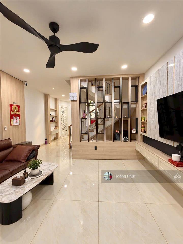Nguyễn đình chiểu  phường 4  quận 3  thiết kế như 1 căn biệt thự mini , 4 tỷ 050 ( tâm sự )