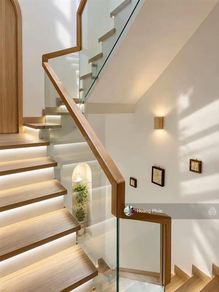 3 tỷ 370 nhà đẹp 4 tầng  thích quảng đức  sẵn nội thất  đường trước nhà 4m  55m2  5 pn