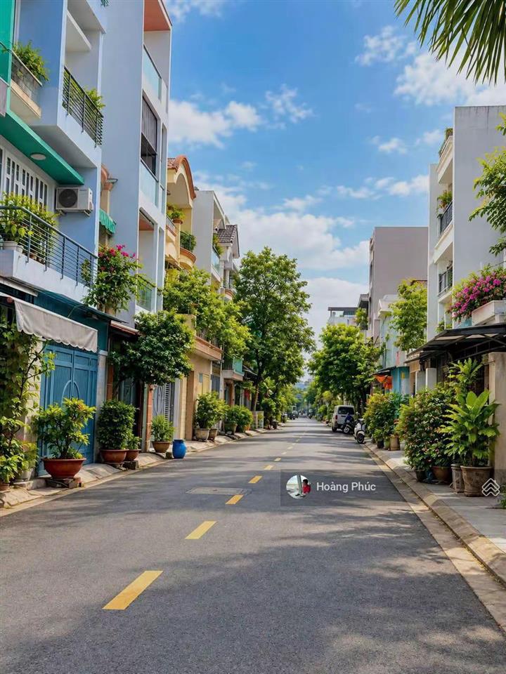 3 tỷ 850 thoại ngọc hầu  tân phú 48m2 thích hợp cho cô chú thích mãn xanh, hẻm đẹp 5pn  4nvs