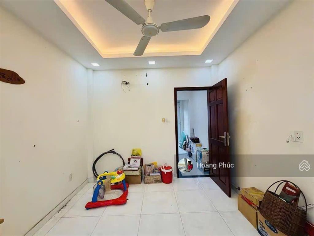 Hòa hưng  quận 10 hẻm nhựa xe hơi, nhà 4 tấm btct, 2 tỷ 850 shr, kế chợ, bệnh viện, trường học