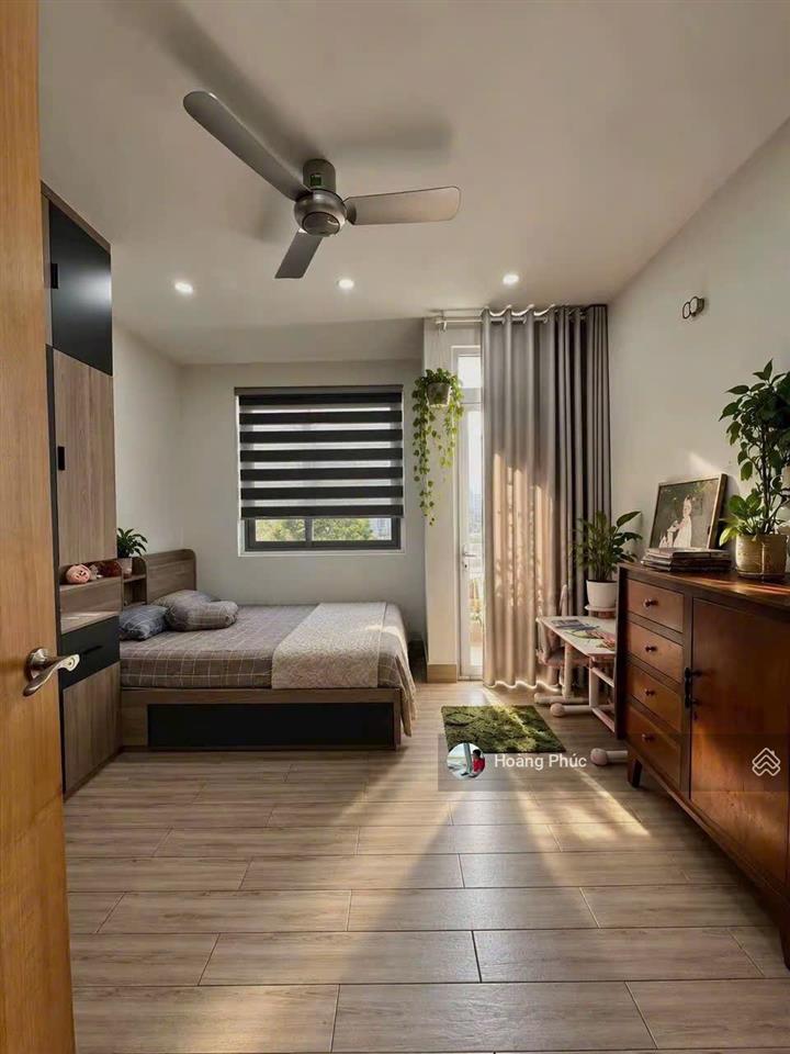 Có phòng trệt cho cô chú lớn tuổi  nhà đẹp  hxh  4 tầng  huỳnh thiện lộc tân phú
