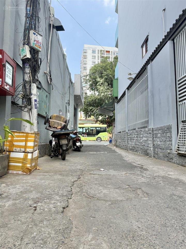 Nhà hẻm ô tô ngay lũy bán bích  trịnh đình trọng. 44m2 giá 5,7 tỷ