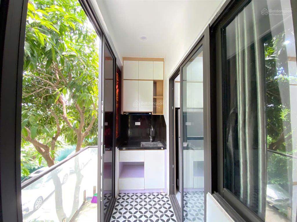Studio bếp tách riêng ô tô đỗ cửa ngõ ô tô tránh nhau  ban công rộng  chỉ 5.5tr