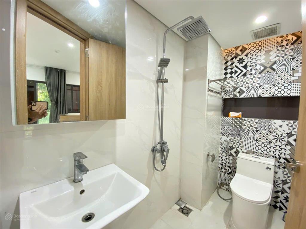 Studio bếp tách riêng ô tô đỗ cửa ngõ ô tô tránh nhau  ban công rộng  chỉ 5.5tr