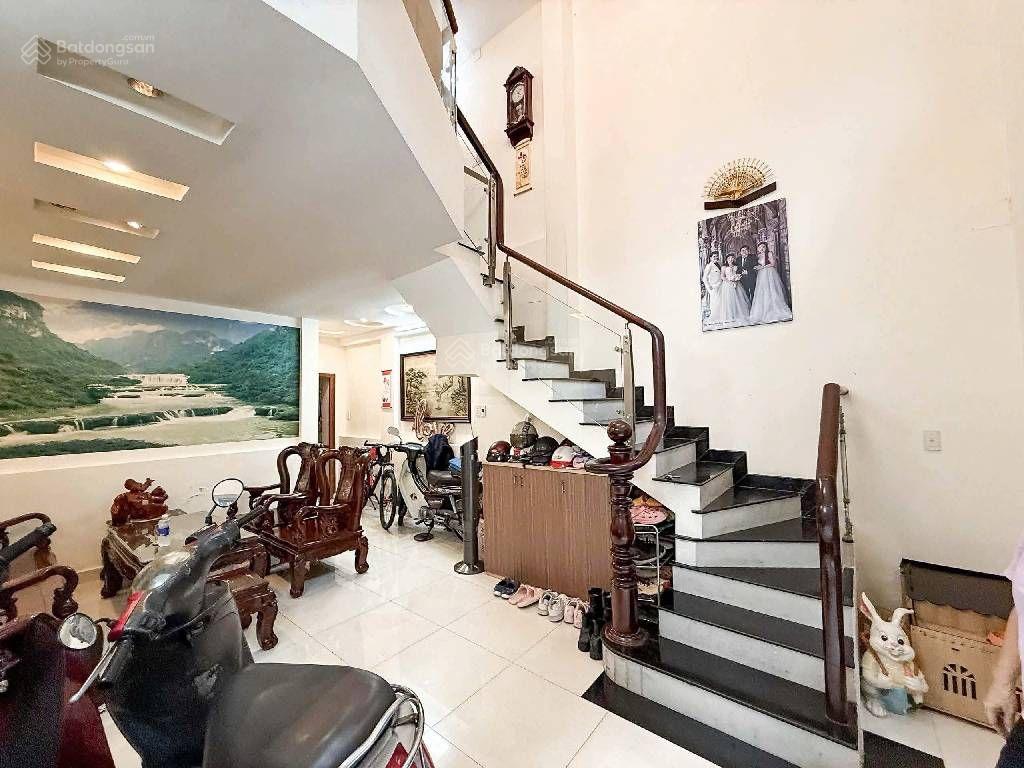 124 ak
q10 cao thắng ngay trung tâm ,5 tầng 4,5x11 giá 12ty xíu..