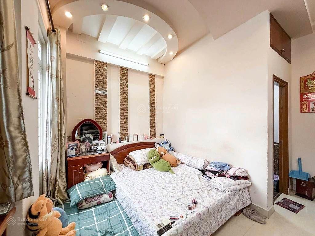 124 ak
q10 cao thắng ngay trung tâm ,5 tầng 4,5x11 giá 12ty xíu..