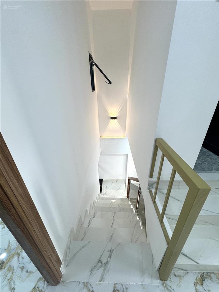Nhà bình tân, tên lửa, bình trị đông, 2 tầng, 4x10m, nhà mới hẻm oto, giá 4tỷ x