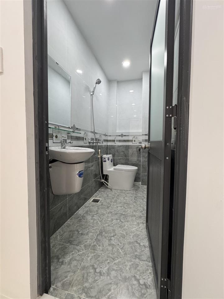Nhà bình tân, tên lửa, bình trị đông, 2 tầng, 4x10m, nhà mới hẻm oto, giá 4tỷ x