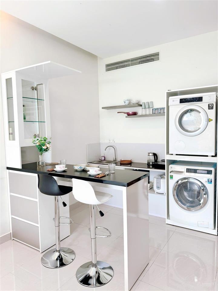 Cho thuê căn hộ officetel golden king, 35m2, full nội thất mới, view đẹp lầu cao 17tr  0968 509 ***