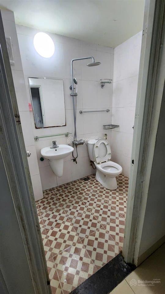 Cho thuê nhà nguyên căn ngõ 97 thái thịnh, 5pn, 3vs, 50m2