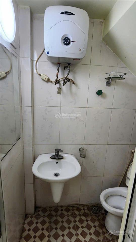 Cho thuê nhà nguyên căn ngõ 97 thái thịnh, 5pn, 3vs, 50m2