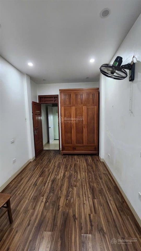 Cho thuê nhà nguyên căn ngõ 97 thái thịnh, 5pn, 3vs, 50m2