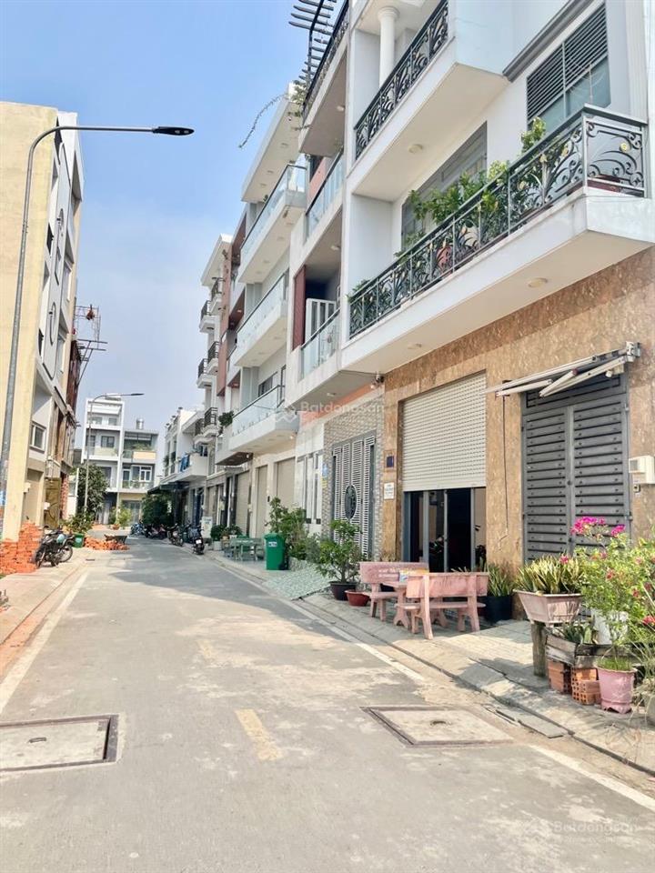 Nhà 5 tầng. dt 4x15m. 5 tỷ hơn. hẻm xe tải. hương lộ 2. lê đình cẩn. bình trị đông. quận bình tân.