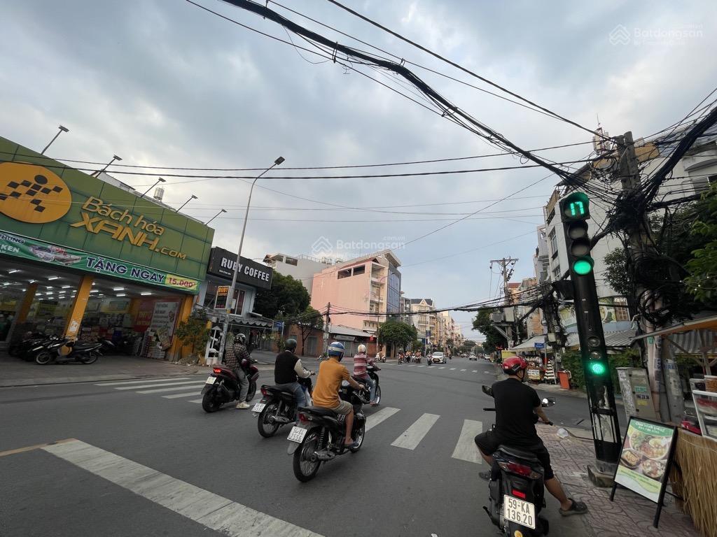 Mặt tiền đường lý chiêu hoàng. metro bình phú. q6. dt 4x25m. 5 tầng. 12 tỷ hơn. 9 chủ chưa qua lái.