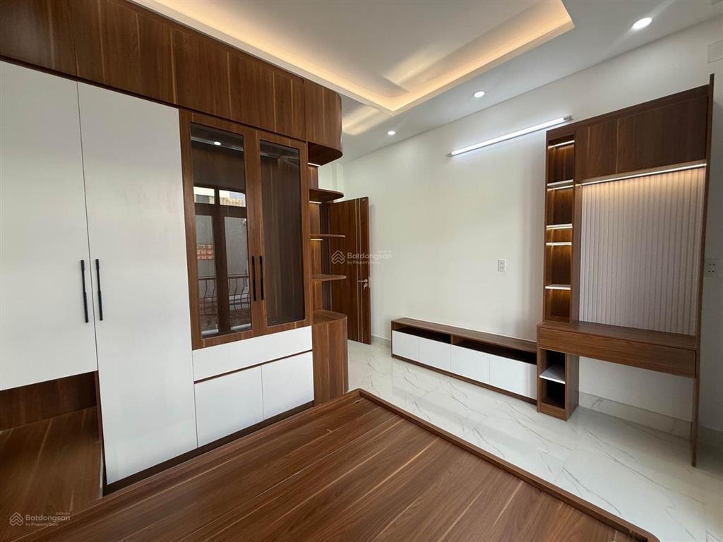 Hiếm. 4 tỷ hơn. dt 4x16m. 3 tầng. hẻm 7m thông. đường lê văn quới, hương lộ 2 nối dài. q. bình tân