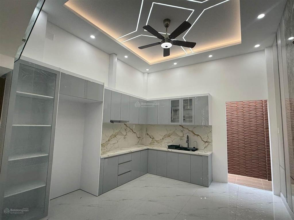 Hiếm. 4 tỷ hơn. dt 4x16m. 3 tầng. hẻm 7m thông. đường lê văn quới, hương lộ 2 nối dài. q. bình tân