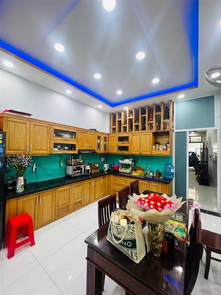 Nhà 4 tầng. dt 4x20m. hẻm 8m. 8 tỷ hơn. thang máy 650kg. tô hiệu. hoà bình. luỹ bán bích. q.tân phú
