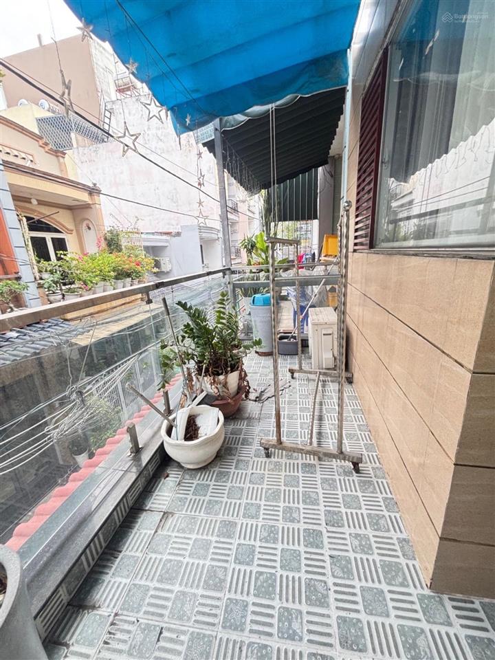 Nhà mới 3 tầng. dt 4x12m. hẻm 6m thông. 5 tỷ hơn. nở hậu. hương lộ 2. lê văn quới. quận bình tân.