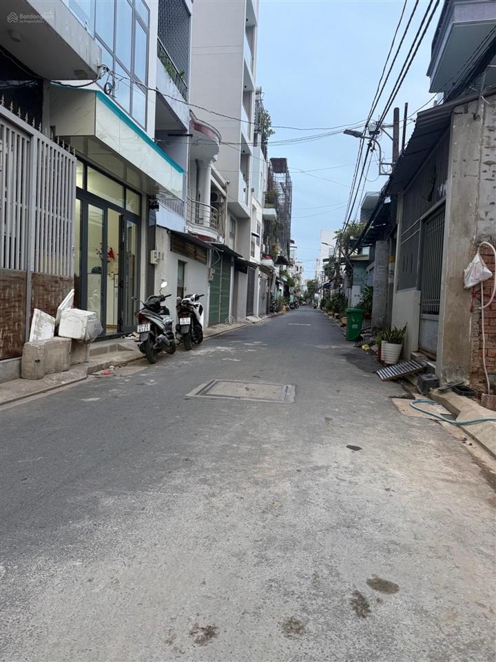 Hiếm. 4 tỷ hơn. dt 4.5x15m. 2 tầng. hẻm xe hơi. hương lộ 2. lê văn quới. bình trị đông. q. bình tân