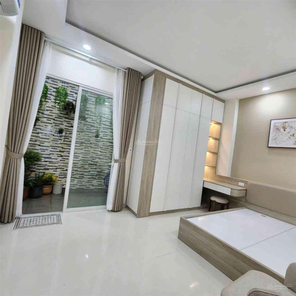Dt 5x18m. 3 tầng. hẻm 8m thông. 7 tỷ hơn. có lề 3m. tên lửa. lê cơ. kdc nam hùng vương. q.bình tân.