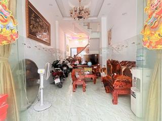 Chỉ 4 tỷ hơn. 3 tầng. dt 4x14m. hẻm xe tải. hương lộ 2. lê văn quới. bình trị đông. quận bình tân.