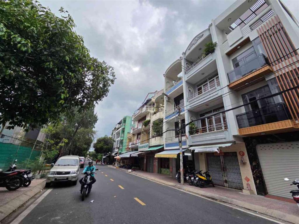 Ngay aeon tân phú. dt 4x18m. 3 tầng. 6 tỷ hơn. hẻm xe hơi. tân thắng. tân kỳ tân quý. quận tân phú.