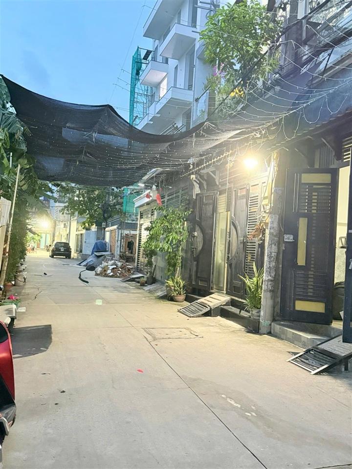Nhà mới 2 mặt tiền xe tải thông. dt 4x15m. hơn 4 tỷ. 2 tầng. lê văn quới. hl 2. btđông. q.bình tân.