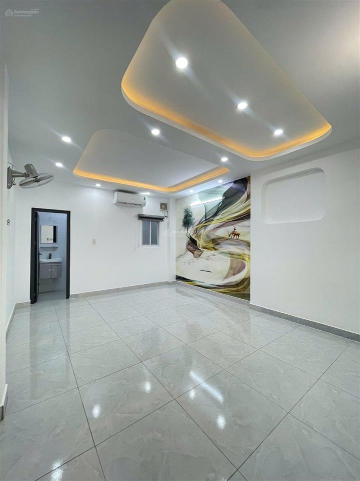 Hiếm. nhà mới 3 tầng. dt 4x15m. 4 tỷ hơn. hẻm 7m thông. hương lộ 2. bình trị đông. quận bình tân.